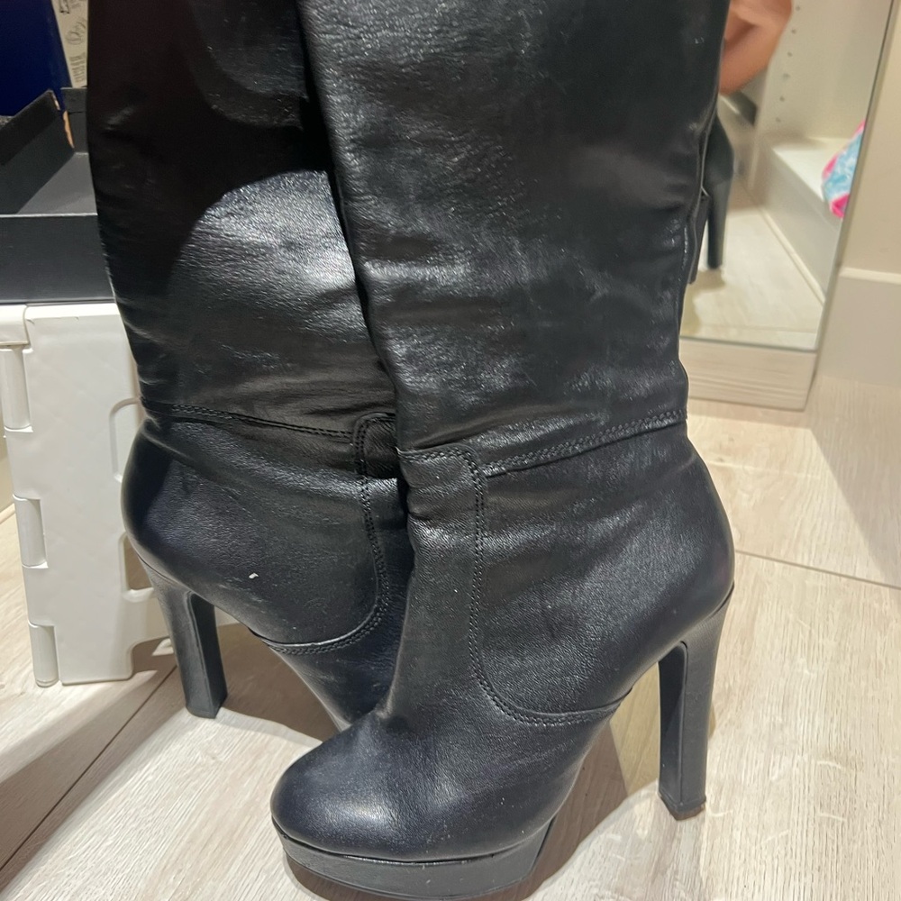 Gianni Bini Black Leather Heeled Boots